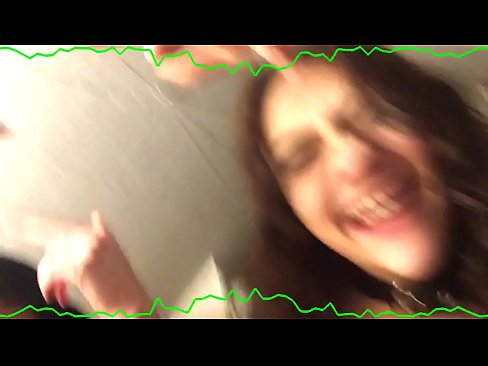 ❤️ Suruali mbili za kihemko za brunette mbili hukaa wanaharamu wa ajabu Video ya mkundu ❌️❤