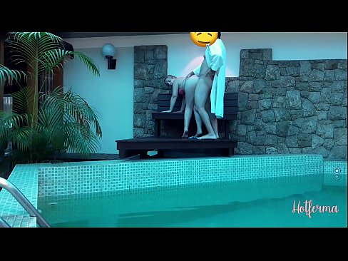 ❤️ Bosi anamwalika kijakazi kwenye bwawa, lakini hakuweza kupinga joto kali Video ya mkundu ❌️❤